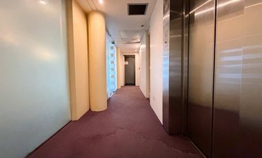Oficina en alquiler en Microcentro piso alto.
