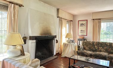 Venta encantadora Casa  quinta en Salvador Maria-Lobos