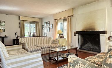 Venta encantadora Casa  quinta en Salvador Maria-Lobos