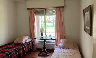 Venta encantadora Casa  quinta en Salvador Maria-Lobos