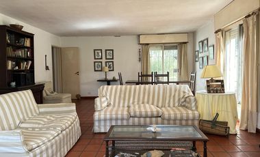 Venta encantadora Casa  quinta en Salvador Maria-Lobos