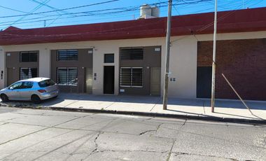 Monoambiente con gran entrepiso (funcional como dormitorio) en alquiler, renovado por completo
