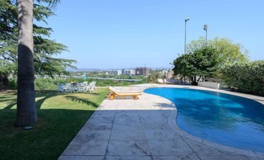 Excelente Casa en alquiler cinco dormitorios, excelentes vistas, Cerro de las Rosas