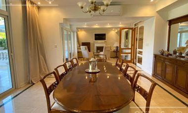 Casa en venta de 8  ambientes con fondo a golf en Abril Club de Campo, Guillermo Hudson