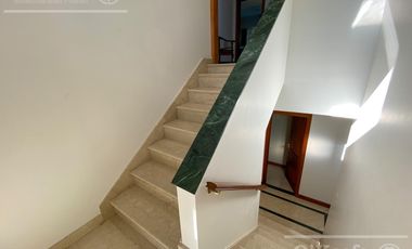 Casa en venta de 8  ambientes con fondo a golf en Abril Club de Campo, Guillermo Hudson