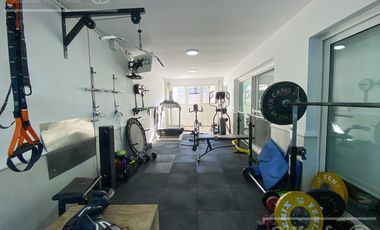 Casa en venta de 8  ambientes con fondo a golf en Abril Club de Campo, Guillermo Hudson
