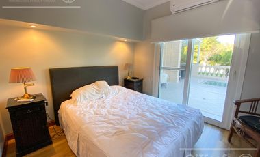 Casa en venta de 8  ambientes con fondo a golf en Abril Club de Campo, Guillermo Hudson