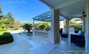 Casa en venta de 8  ambientes con fondo a golf en Abril Club de Campo, Guillermo Hudson