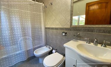Casa en venta de 8  ambientes con fondo a golf en Abril Club de Campo, Guillermo Hudson