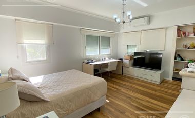 Casa en venta de 8  ambientes con fondo a golf en Abril Club de Campo, Guillermo Hudson