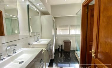 Casa en venta de 8  ambientes con fondo a golf en Abril Club de Campo, Guillermo Hudson
