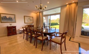 Casa en venta de 8  ambientes con fondo a golf en Abril Club de Campo, Guillermo Hudson
