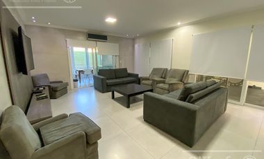 Casa en venta de 8  ambientes con fondo a golf en Abril Club de Campo, Guillermo Hudson