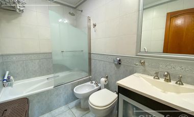 Casa en venta de 8  ambientes con fondo a golf en Abril Club de Campo, Guillermo Hudson