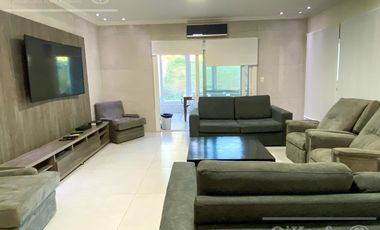 Casa en venta de 8  ambientes con fondo a golf en Abril Club de Campo, Guillermo Hudson