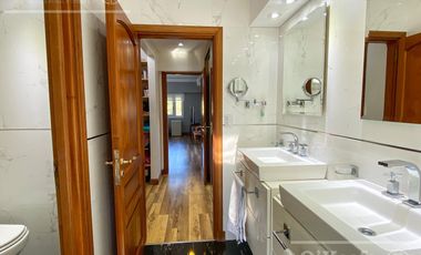 Casa en venta de 8  ambientes con fondo a golf en Abril Club de Campo, Guillermo Hudson