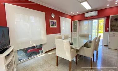 Casa en venta de 8  ambientes con fondo a golf en Abril Club de Campo, Guillermo Hudson