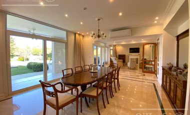 Casa en venta de 8  ambientes con fondo a golf en Abril Club de Campo, Guillermo Hudson