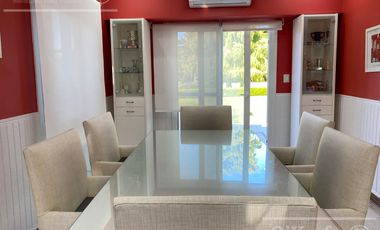 Casa en venta de 8  ambientes con fondo a golf en Abril Club de Campo, Guillermo Hudson