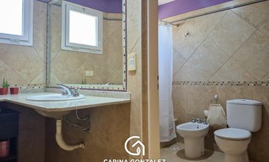 ALQUILER CASA 3 DORMITORIOS UNO CON BAÑO EN SUITE-CENTENARIO