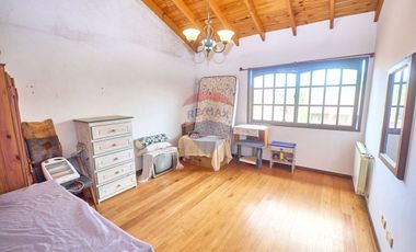 CASA EN VENTA VARELA 4 DORMITORIOS QUINCHO PILETA