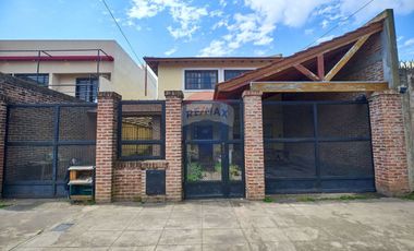 CASA EN VENTA VARELA 4 DORMITORIOS QUINCHO PILETA