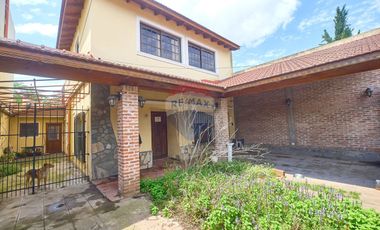 CASA EN VENTA VARELA 4 DORMITORIOS QUINCHO PILETA