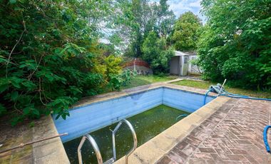 CASA EN VENTA VARELA 4 DORMITORIOS QUINCHO PILETA