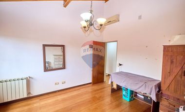 CASA EN VENTA VARELA 4 DORMITORIOS QUINCHO PILETA