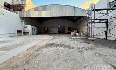 690m2 - Deposito doble frente - excelente estado - portones automaticos
