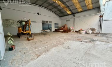 690m2 - Deposito doble frente - excelente estado - portones automaticos