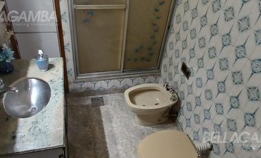 CASA VENTA VILLA LYNCH  4 AMBIENTES JARDIN QUINCHO