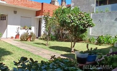 CASA VENTA VILLA LYNCH  4 AMBIENTES JARDIN QUINCHO
