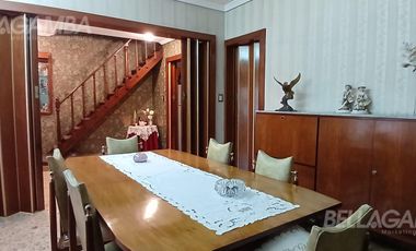 CASA VENTA VILLA LYNCH  4 AMBIENTES JARDIN QUINCHO