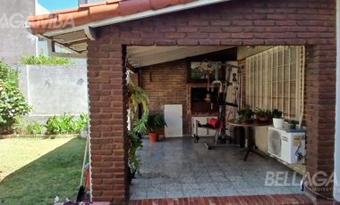 CASA VENTA VILLA LYNCH  4 AMBIENTES JARDIN QUINCHO