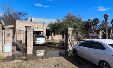 Casa en venta 4 dormitorios 3 baños cochera quincho en zona quinta con pileta