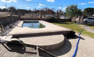 Casa en venta 4 dormitorios 3 baños cochera quincho en zona quinta con pileta