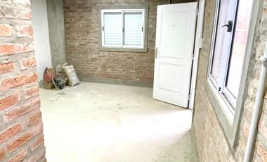SE ALQUILA GALPON EN RECREO