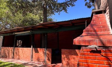 Venta casa 4 ambientes con pileta Trujui