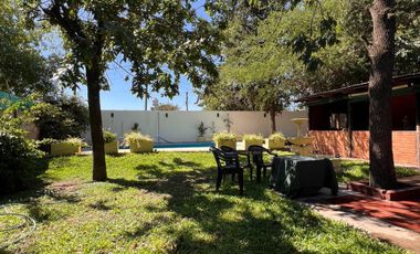 Venta casa 4 ambientes con pileta Trujui