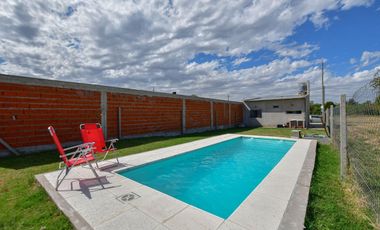 CASA EN VENTA EN PARQUE SICARDI 2 DORMITORIOS