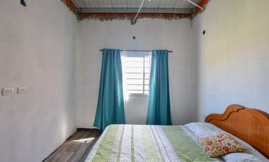 CASA EN VENTA EN PARQUE SICARDI 2 DORMITORIOS