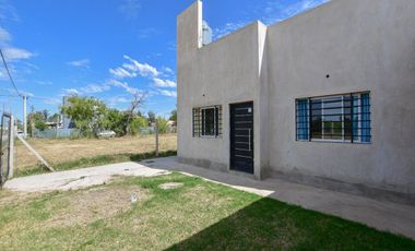 CASA EN VENTA EN PARQUE SICARDI 2 DORMITORIOS