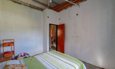 CASA EN VENTA EN PARQUE SICARDI 2 DORMITORIOS