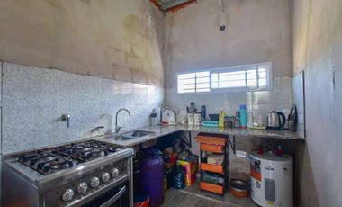 CASA EN VENTA EN PARQUE SICARDI 2 DORMITORIOS