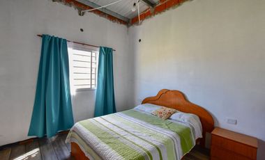 CASA EN VENTA EN PARQUE SICARDI 2 DORMITORIOS