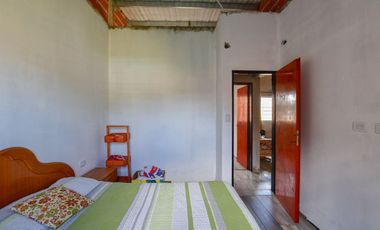 CASA EN VENTA EN PARQUE SICARDI 2 DORMITORIOS
