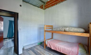 CASA EN VENTA EN PARQUE SICARDI 2 DORMITORIOS