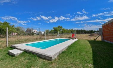 CASA EN VENTA EN PARQUE SICARDI 2 DORMITORIOS