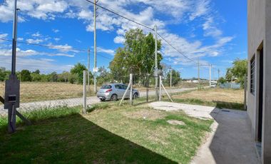 CASA EN VENTA EN PARQUE SICARDI 2 DORMITORIOS